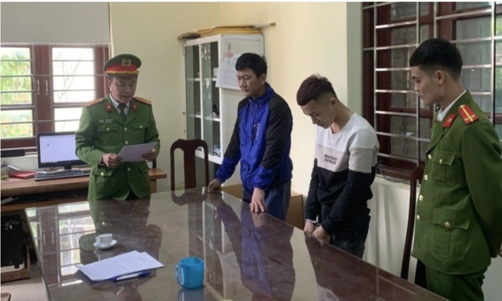 Chát đắng nữ sinh mang bầu, không biết cha đứa bé là ai - 3 Chát đắng nữ sinh mang bầu, không biết cha đứa bé là ai - 3
