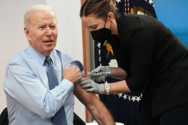 Vì sao Tổng thống Biden mắc Covid-19 dù đã tiêm 4 mũi vaccine?