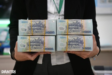 Ngân hàng đồng loạt tăng kịch trần lãi suất tiền gửi kỳ hạn ngắn