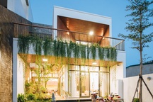 Nhà Quảng Bình có hồ cá Koi tuyệt đẹp giúp gia chủ "về nhà như nghỉ dưỡng"