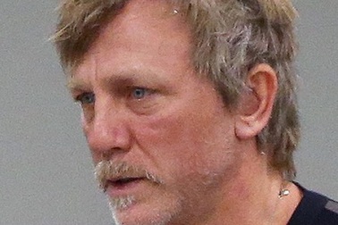 "Điệp viên 007" già nua khi xuất hiện tại sân bay