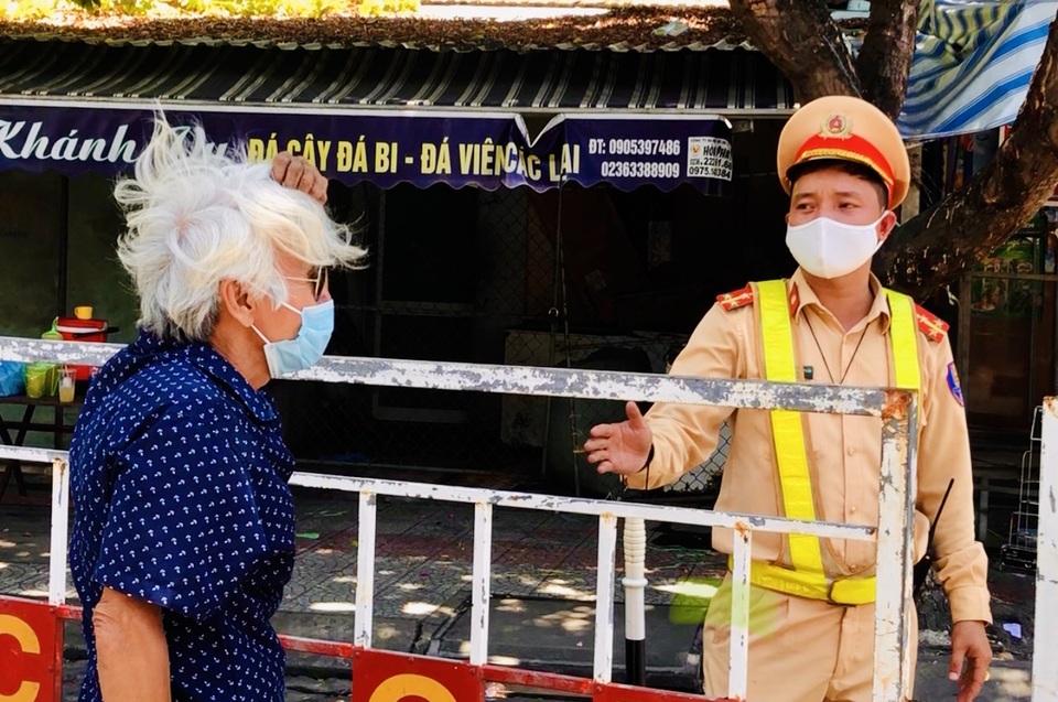 Đà Nẵng làm nghiêm luật “nội bất xuất, ngoại bất nhập” ở khu vực phong toả - 1 Đà Nẵng làm nghiêm luật “nội bất xuất, ngoại bất nhập” ở khu vực phong toả - 1