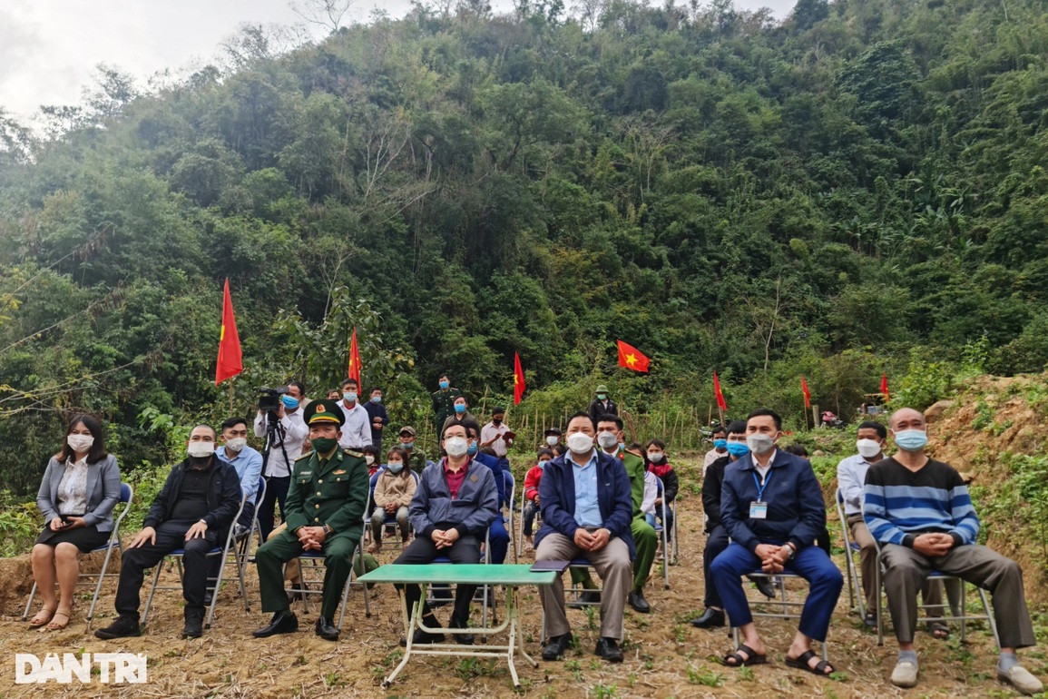 Khởi công xây dựng cầu Khuyến học và Dân trí nơi biên giới Việt - Lào - 11 Khởi công xây dựng cầu Khuyến học và Dân trí nơi biên giới Việt - Lào - 11