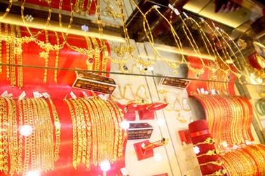 Giá vàng giao dịch quanh ngưỡng 3,7 triệu đồng/chỉ