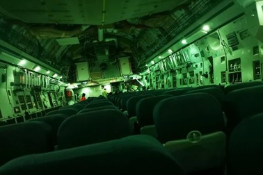 Máy bay vận tải trống trơn rời Kabul dù nhiều người phải "đu càng" sơ tán