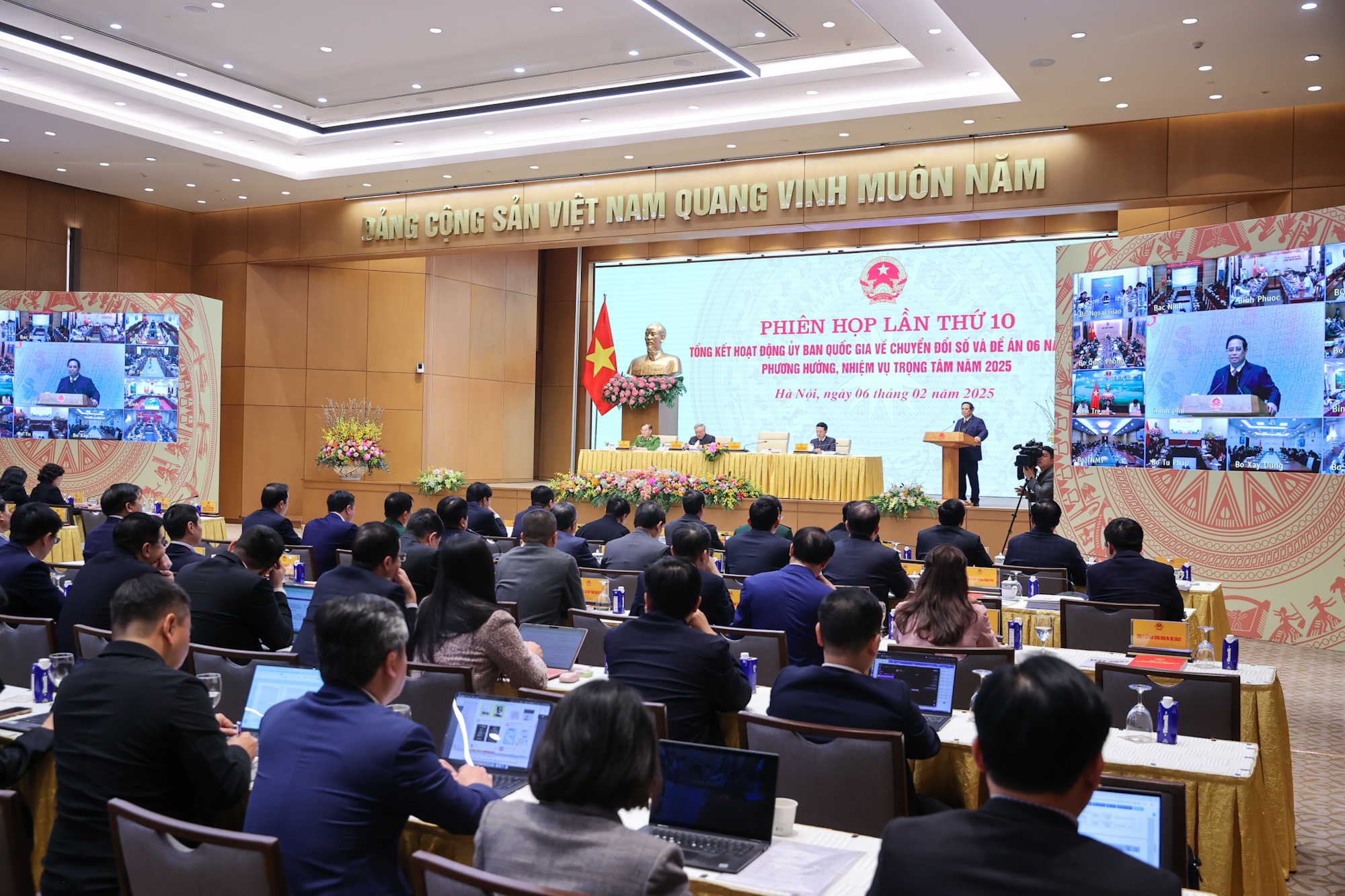 Chuyển từ xin - cho sang phục vụ, cấp dịch vụ công 0 đồng cho người dân - 4 Chuyển từ xin - cho sang phục vụ, cấp dịch vụ công 0 đồng cho người dân - 4