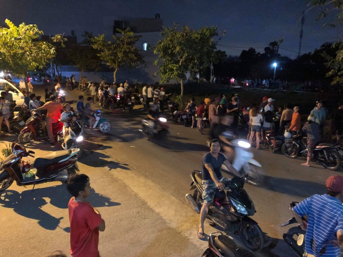 Nóng: Con trai nghi giết chết bà nội và mẹ ruột, chém gần đứt 2 tay của bố tại Sài Gòn - Ảnh 3. Nóng: Con trai nghi giết chết bà nội và mẹ ruột, chém gần đứt 2 tay của bố tại Sài Gòn - Ảnh 3.