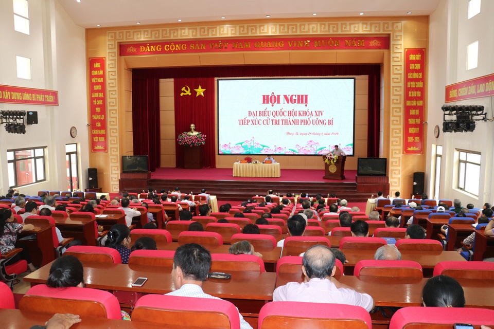 Trưởng Ban Tổ chức Trung ương tiếp xúc cử tri tại TP Uông Bí - 1 Trưởng Ban Tổ chức Trung ương tiếp xúc cử tri tại TP Uông Bí - 1