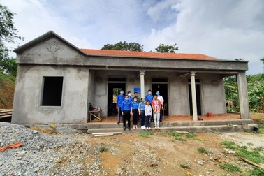 Ấm lòng những ngôi nhà mang tên "Khăn quàng đỏ"