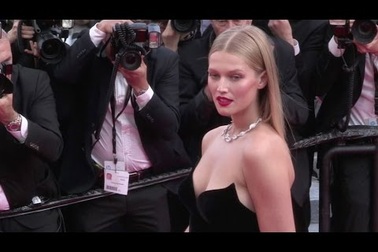 Toni Garrn rạng rỡ dự LHP Cannes