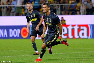 C.Ronaldo sắm vai người hùng, Juventus thắng chật vật "tí hon"