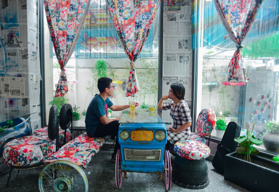 Cà phê biến rác thành đồ trang trí.jpg