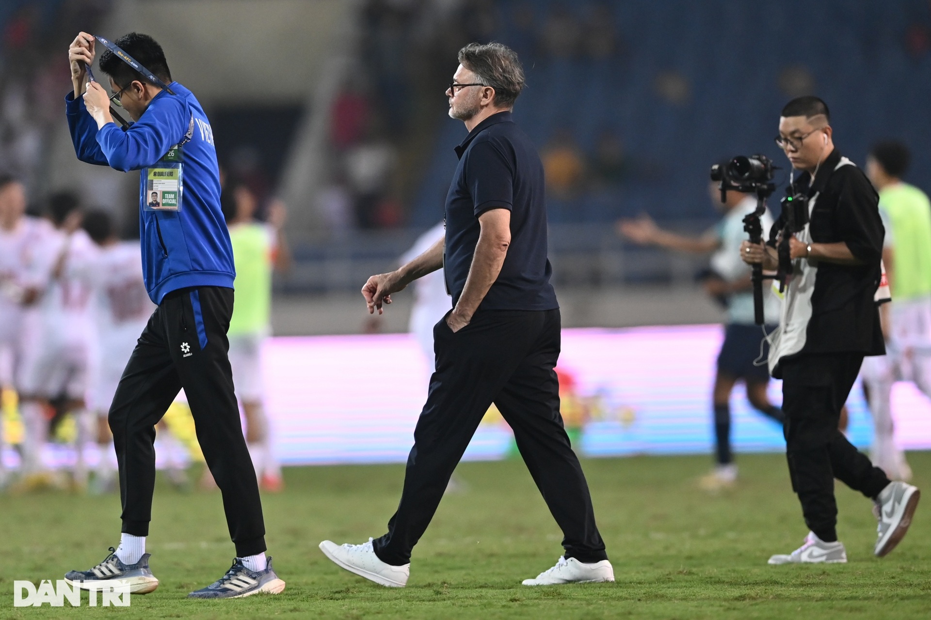 Những khoảnh khắc cuối trong trận đấu bất thường của HLV Troussier - 14