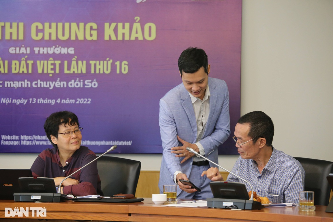 Đội thi Nhân tài Đất Việt bật ngửa trước hồ sơ khủng của ban giám khảo - 3 Đội thi Nhân tài Đất Việt bật ngửa trước hồ sơ khủng của ban giám khảo - 3