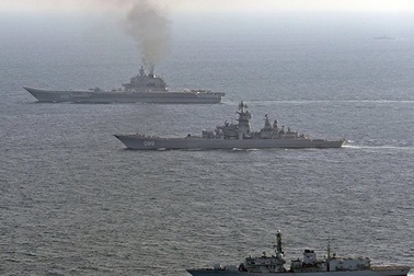 Chiến hạm Anh hộ tống tàu sân bay Nga qua eo biển Manche