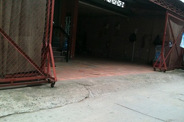 Uống một két bia, được xem múa thoát y