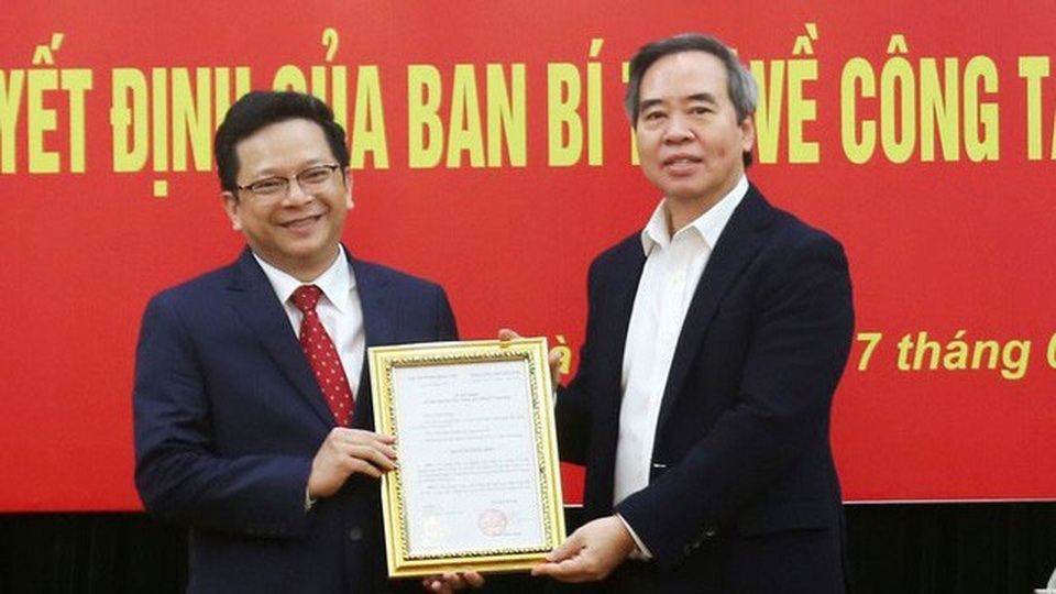 Trao quyết định bổ nhiệm Phó Trưởng Ban Kinh tế Trung ương - 1 Trao quyết định bổ nhiệm Phó Trưởng Ban Kinh tế Trung ương - 1