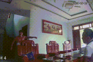 Đối tượng xăm trổ cầm vật giống súng xông vào nhà dân bắn nhiều phát