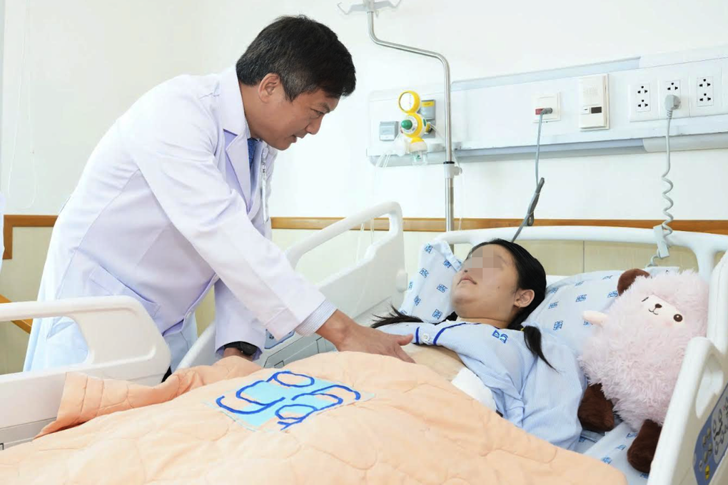 Cô gái 18 tuổi bất ngờ phát hiện ung thư dạ dày di căn xa sau 4 triệu chứng - 1 Cô gái 18 tuổi bất ngờ phát hiện ung thư dạ dày di căn xa sau 4 triệu chứng - 1