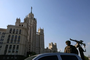Ukraine phóng loạt hỏa lực vào lãnh thổ Nga sau cảnh báo của Moscow