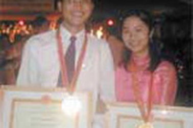 Chị thủ khoa, em cũng thủ khoa! 