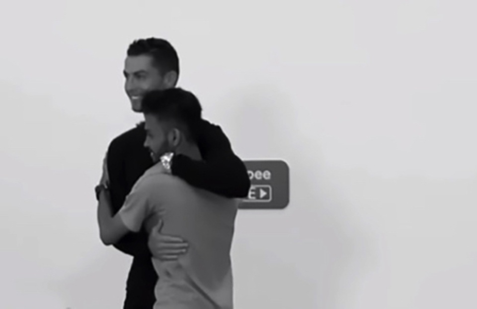 Nạn nhân sóng thần mời C.Ronaldo đến dự đám cưới - 3 Nạn nhân sóng thần mời C.Ronaldo đến dự đám cưới - 3