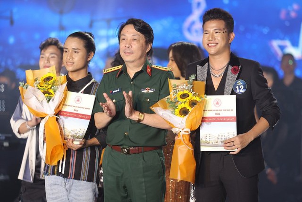 Chàng trai đại ngàn trở thành hiện tượng sau Sao Mai - 2 Chàng trai đại ngàn trở thành hiện tượng sau Sao Mai - 2