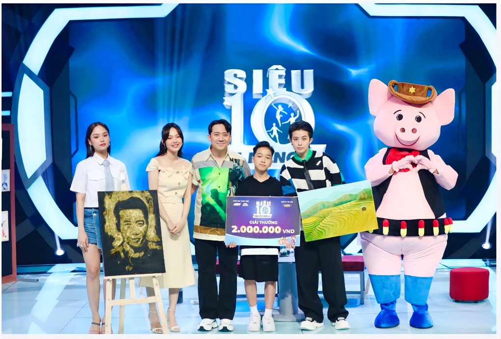 Nam sinh vẽ tranh thần tốc tặng chiến sĩ chờ diễu binh, thành quả bất ngờ - 2 Nam sinh vẽ tranh thần tốc tặng chiến sĩ chờ diễu binh, thành quả bất ngờ - 2