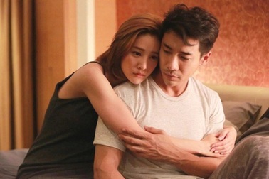 Sau 6 năm yêu, tôi phải ký tờ giấy định mệnh với bạn gái ở nơi bất ngờ