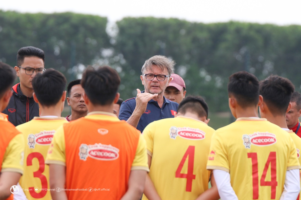 HLV Hoàng Anh Tuấn: HLV Troussier khởi đầu khó khăn, ông Park cũng vậy - 2 HLV Hoàng Anh Tuấn: HLV Troussier khởi đầu khó khăn, ông Park cũng vậy - 2