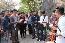 Mạnh tay dẹp hướng dẫn viên chui Trung Quốc