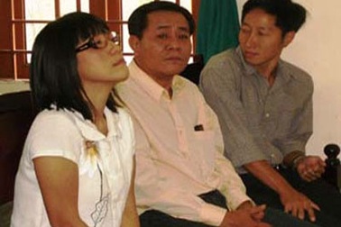 Bắt Hương Trà, chủ blog “Cô gái đồ long”