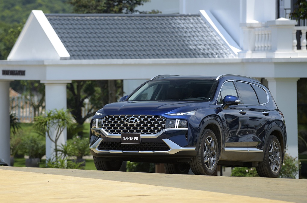 Sau thời bia kèm lạc, Hyundai Santa Fe được ưu đãi tới 100 triệu đồng - 1 Sau thời bia kèm lạc, Hyundai Santa Fe được ưu đãi tới 100 triệu đồng - 1