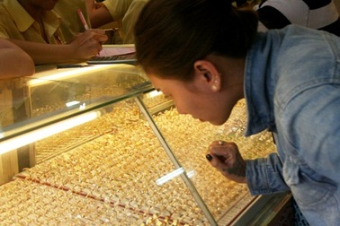 Tâm lý nhà đầu tư "nhảy múa" theo giá vàng