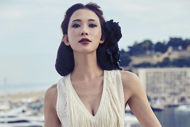 Siêu mẫu Lâm Chí Linh lộ vẻ ngoài mệt mỏi, đối mặt tin đồn ly hôn chồng trẻ