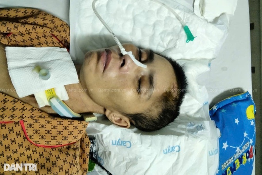 Người đàn ông sức cùng lực kiệt cầu mong vợ sống để các con có mẹ - 1 Người đàn ông sức cùng lực kiệt cầu mong vợ sống để các con có mẹ - 1