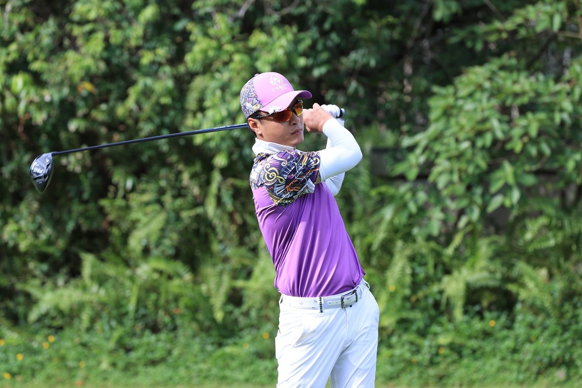 Hồng Đăng đi đánh golf giữa lúc Đức xoăn rơi vào biến cố - 3 Hồng Đăng đi đánh golf giữa lúc Đức xoăn rơi vào biến cố - 3