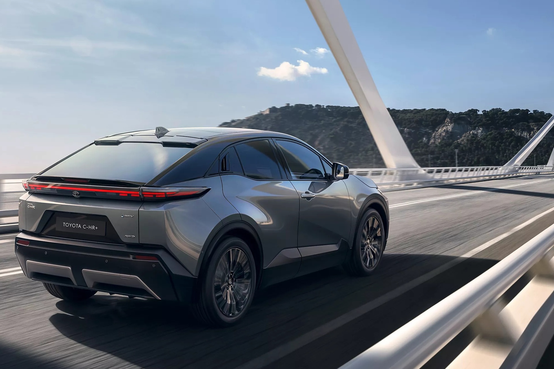 SUV thuần điện của Toyota trình làng, dáng thể thao tham vọng hút giới trẻ - 12 SUV thuần điện của Toyota trình làng, dáng thể thao tham vọng hút giới trẻ - 12