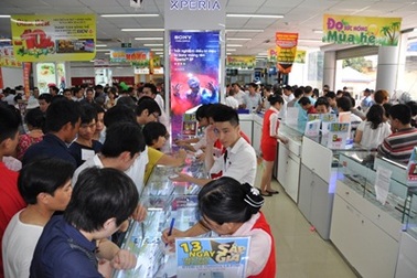 Hàng nghìn người “đội nắng” khai trương Topcare Minh Khai