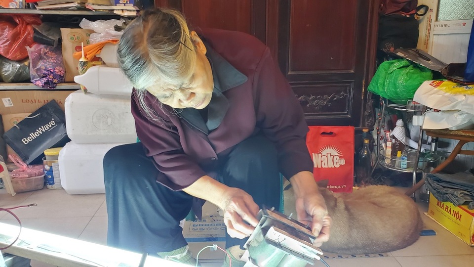 Người phụ nữ 72 tuổi sửa chữa ô tô: 50 năm gắn bó bởi tình yêu nghề - 9 Người phụ nữ 72 tuổi sửa chữa ô tô: 50 năm gắn bó bởi tình yêu nghề - 9