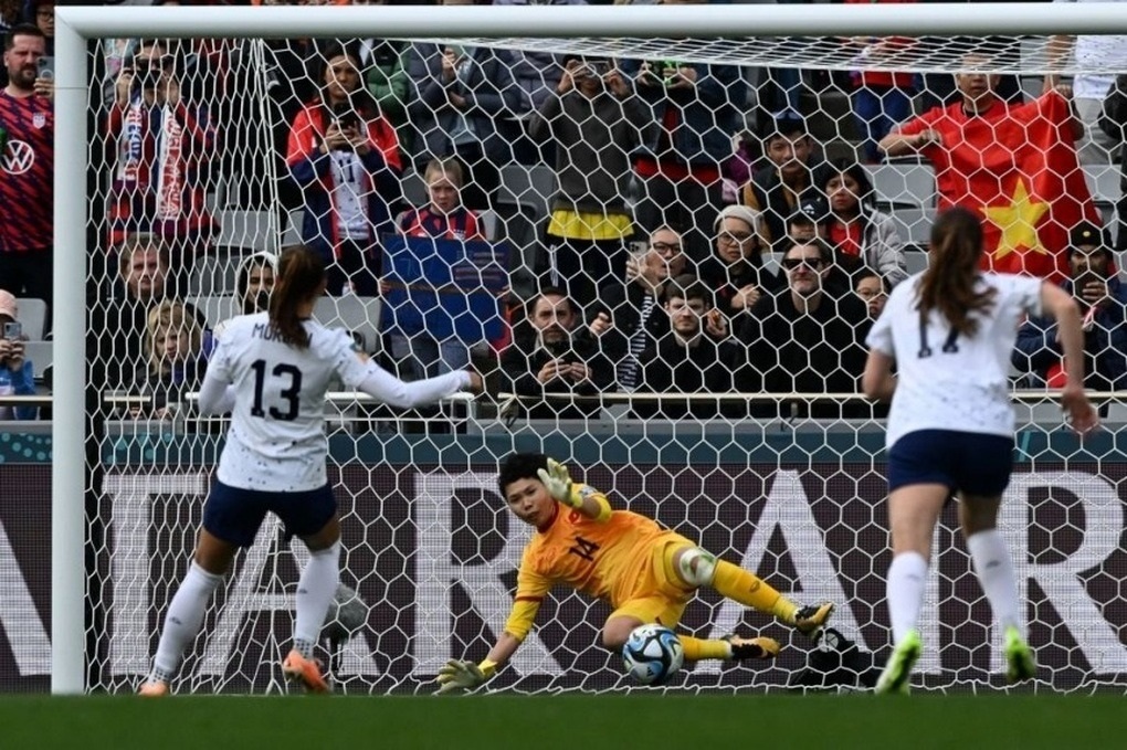 View - Quả bóng vàng Kim Thanh trải lòng về pha cản phá phạt đền ở World Cup | Báo Dân trí