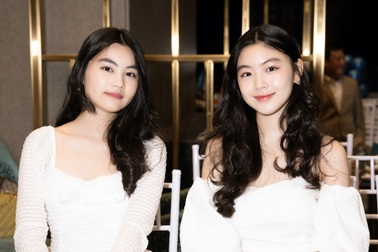 Hai con gái của Quyền Linh khoe nhan sắc "đốn tim"