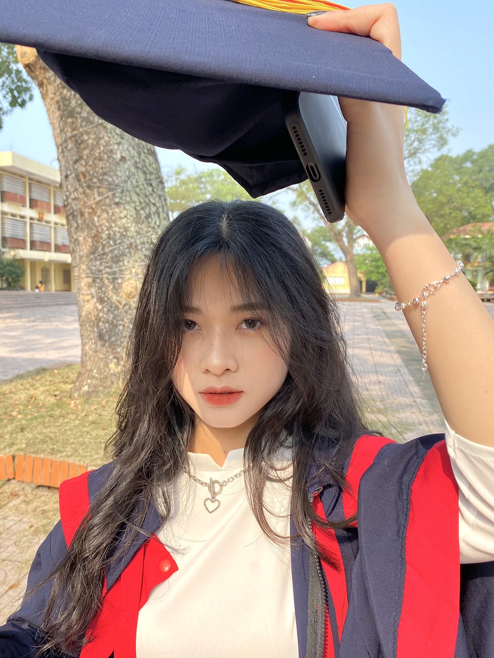 Vẻ đẹp tinh khôi của nàng thơ Bắc Giang trong ảnh kỷ yếu - 8 Vẻ đẹp tinh khôi của nàng thơ Bắc Giang trong ảnh kỷ yếu - 8