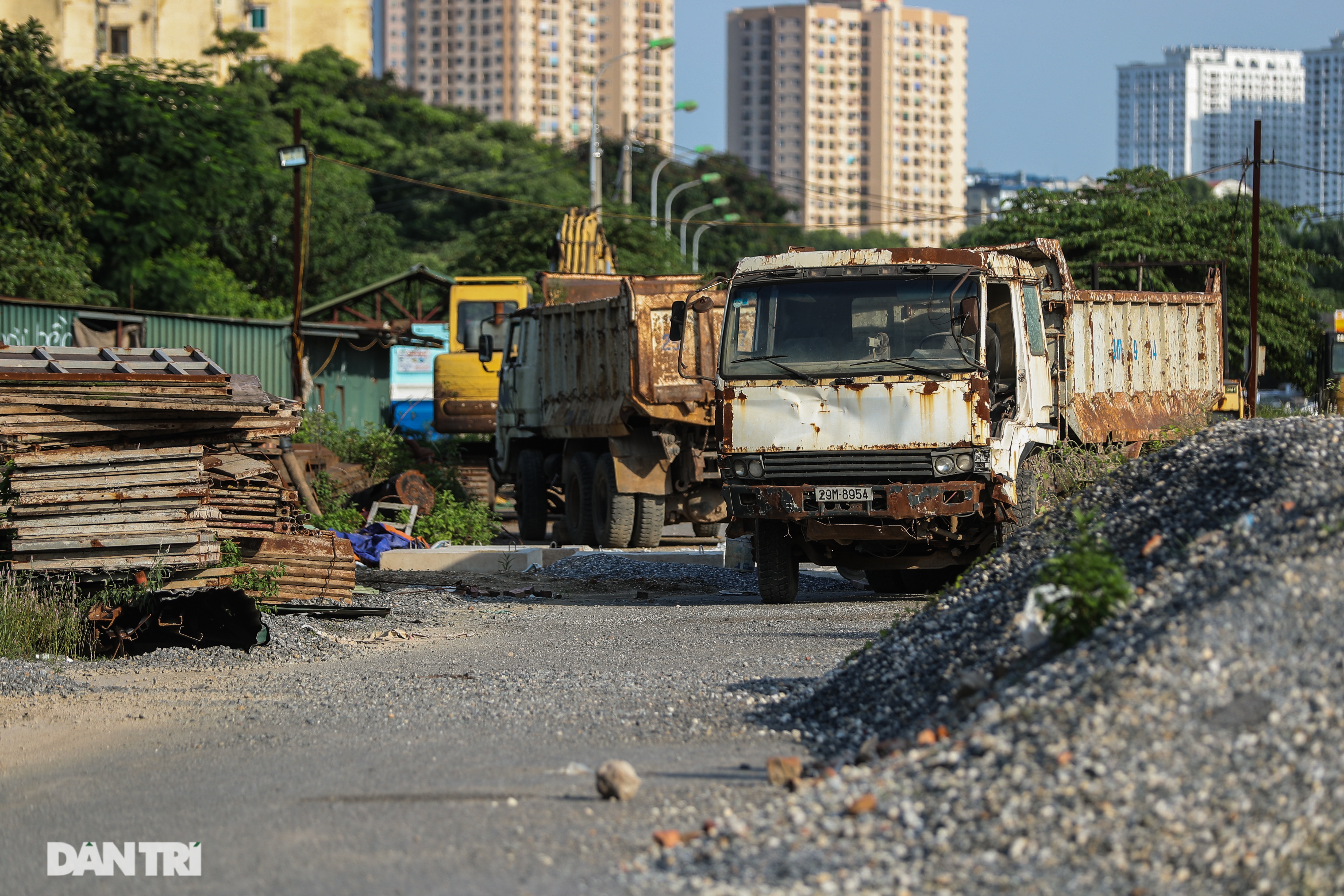 Hà Nội: Tuyến đường dài hơn 2 km lụt tiến độ gần 20 năm - 14 Hà Nội: Tuyến đường dài hơn 2 km lụt tiến độ gần 20 năm - 14