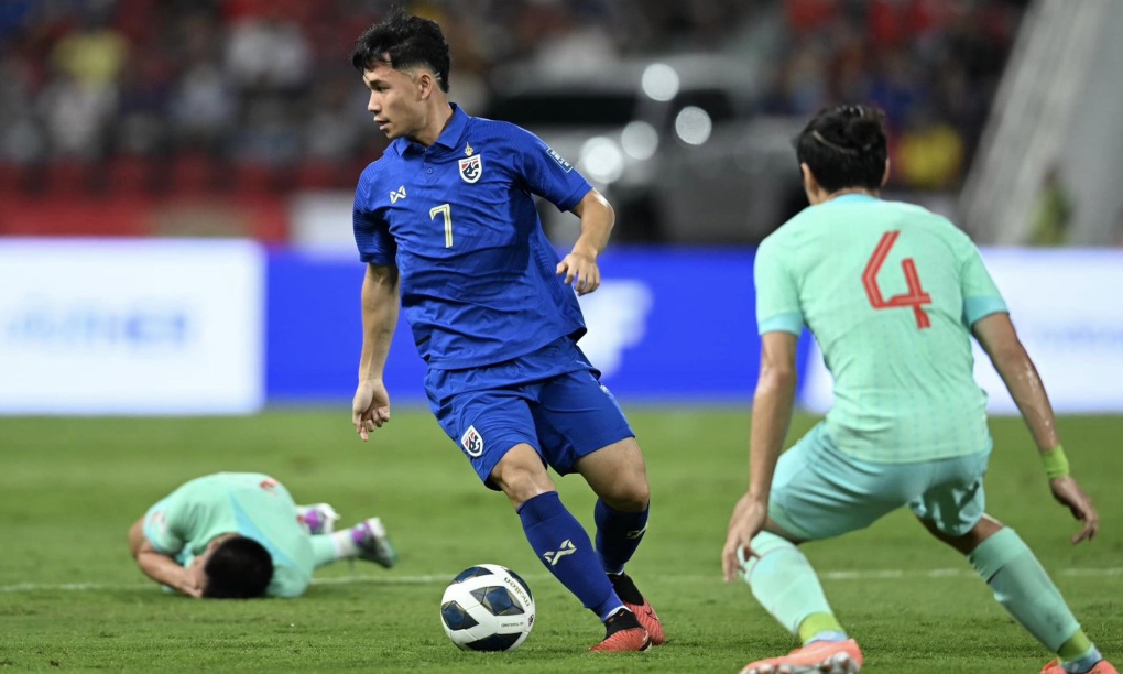 Madam Pang ger dåliga nyheter till det thailändska laget innan överlevnadsstriden - 2 Madam Pang báo tin dữ cho tuyển Thái Lan trước trận chiến sống còn - 2