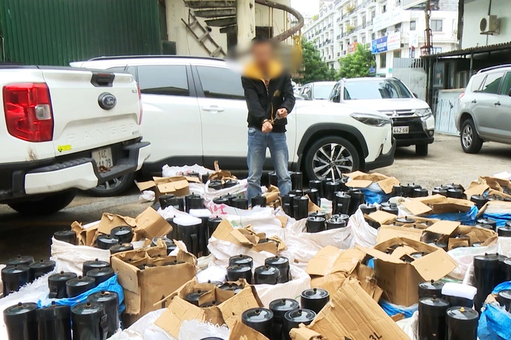 Triệt phá đường dây mua bán khí cười từ Quảng Ninh về Hà Nội - 1 Triệt phá đường dây mua bán khí cười từ Quảng Ninh về Hà Nội - 1