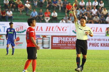 HA Gia Lai, trọng tài và những quả phạt đền