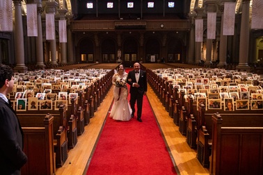 Cô dâu chú rể "cô đơn" trong đám cưới mùa dịch