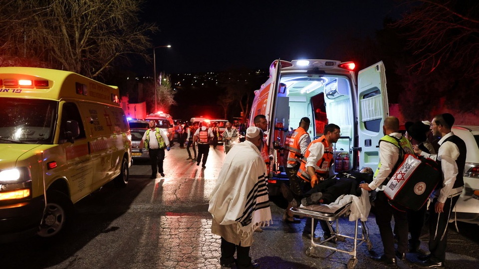 Sập khán đài trong thánh đường Israel, 2 người chết, 200 người bị thương - 2 Sập khán đài trong thánh đường Israel, 2 người chết, 200 người bị thương - 2