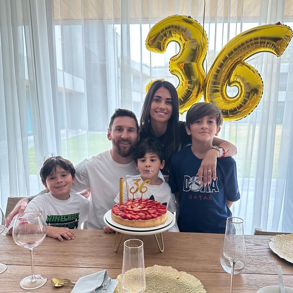 Vợ con của danh thủ Lionel Messi được khen ngợi vì phong thái đẳng cấp - 3 Vợ con của danh thủ Lionel Messi được khen ngợi vì phong thái đẳng cấp - 3